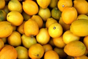 Read more about the article Kenali Beragam Manfaat Lemon Dan Madu Bagi Kesehatan Tubuh