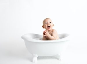 Read more about the article Bolehkah Muka Bayi Disabun Saat Memandikan Bayi