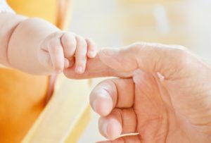 Read more about the article Cara Merawat Kulit Bayi Sejak Lahir